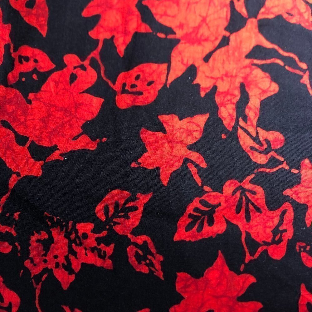 🛒 $45 Quilt Cotton Fabric Material - Just shy of 6 yards Red Black Leaf #834